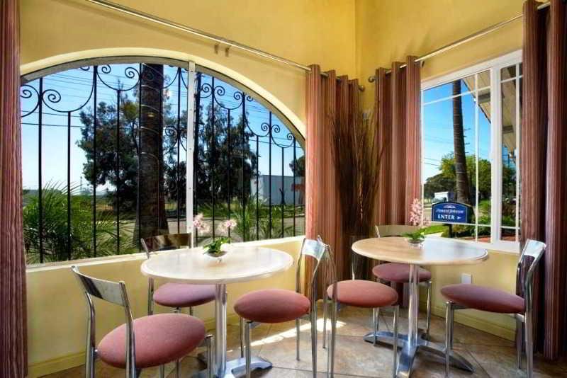 Howard Johnson By Wyndham National City/San Diego South Restoran fotoğraf