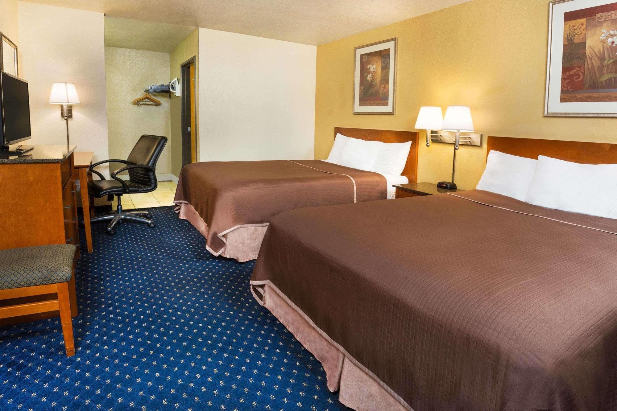 Howard Johnson By Wyndham National City/San Diego South Dış mekan fotoğraf